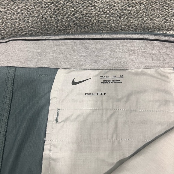 Nike Dri-Fit Golf Pants- 40 x 32 - Picture 2 of 2